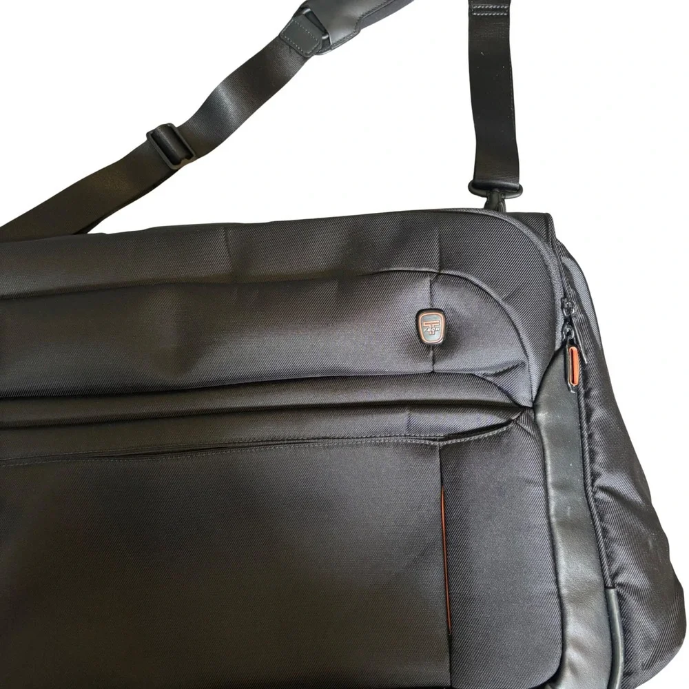 Tumi T-Tech Black Ballistic Nylon Tri-Fold Garment Bag Travel Suit Carrier